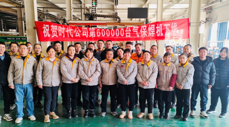 風(fēng)雨中馳而不息，奮斗中砥礪前行